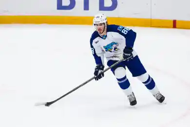 Звенья "Барыса" серьезно перетасовали перед матчем в Омске