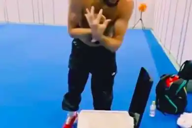 Токио: как Василий Левит выжал совершенно мокрую футболку – видео