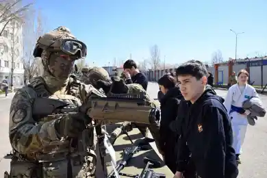 В Вооруженных силах Казахстана прошел единый День открытых дверей