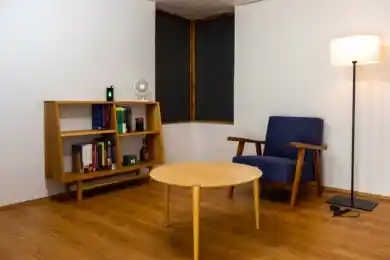 В Японии создали комнату, которая заряжает смартфоны и ноутбуки по воздуху