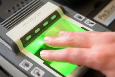 У казахстанцев будут сканировать пальцы для пользования госулугами