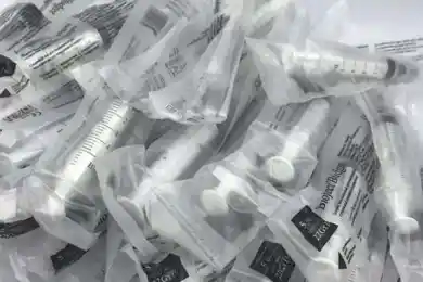 Глава Минздрава объяснил закуп 14,5 млн шприцев для Казахстана