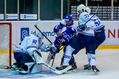 "Номад" уступил по буллитам в Твери