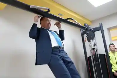 Аким Марат Ахметжанов изумил всех на спортивном турнике