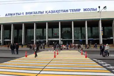 Начальник вокзала Алматы-1 отстранен после жалоб на билетных спекулянтов