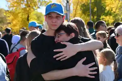 Провожали со слезами: из Караганды отправили 30 призывников в Астану