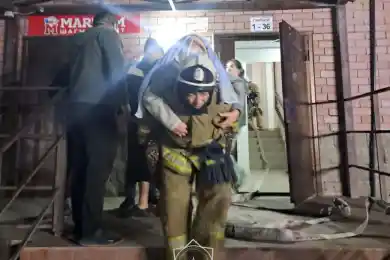 После загорания автошины в Атырау эвакуировали 45 человек