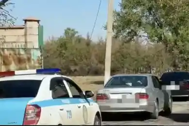За ночной дрифт без госномеров наказали водителей Mercedes-Benz и BMW