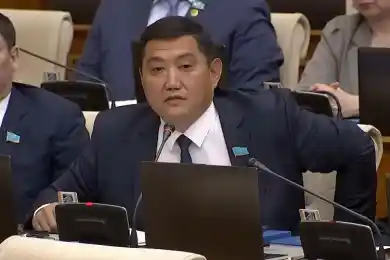 Мажилисмен Базарбек предложил ужесточить наказания для авиакомпаний в Казахстане