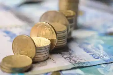 Обвал тенге: в Казахстане индексируют пенсии, пособия, АСП