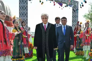 Президент Казахстана принял участие в народных гуляньях по случаю праздника Наурыз