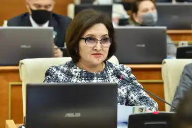 «Ваши приказы быстрей коронавируса» - депутат Камасова раскритиковала главу Минздрава Гиният