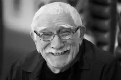 Нурсултан Назарбаев соболезновал семье народного артиста СССР Армена Джигарханяна