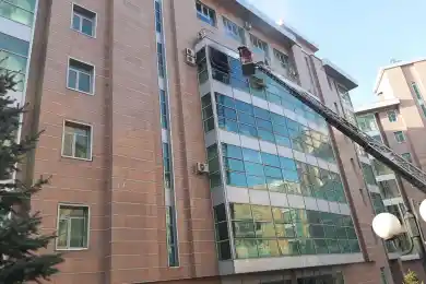 В Алматы горела квартира в семиэтажном доме, спасено трое жителей