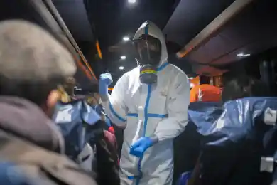 Казахстанцев, прилетевших в Талдыкорган из ОАЭ, отправили два города