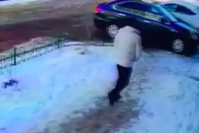 Житель Нур-Султана сбежал из кафе, не заплатив за еду и украв деньги официантки - видео