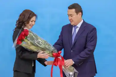 Премьер-министр Казахстана вручил госнаграды