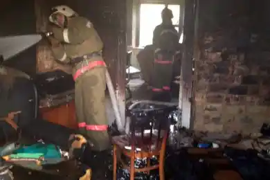 В Степногорске пожарные помогли спасти из горевшей квартиры женщину-инвалида