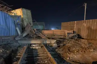 В Шымкенте на ж/д сошли 13 вагонов, аварию устраняют 200 рабочих