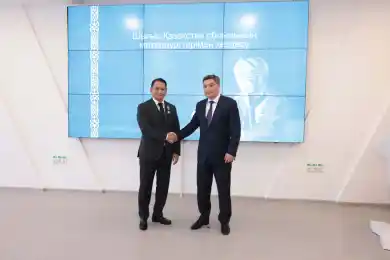 Олжас Бектенов вручил награды металлургам ВКО