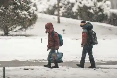 Школьников Нур-Султана перевели на «дистанционку» из-за погоды