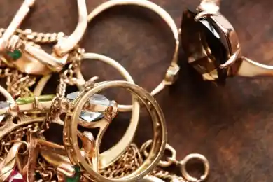 В Нур-Султане домработница тайком выносила драгоценности хозяев и сдавала в ломбард