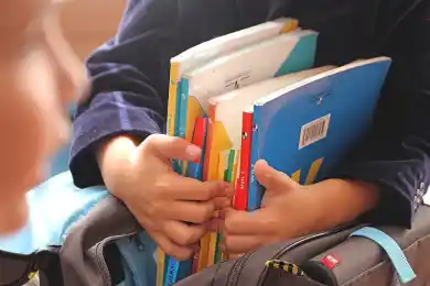 Глава МОН Казахстана ответил, станут ли легче школьные рюкзаки