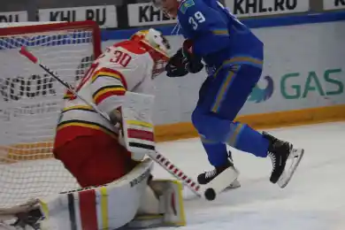 Фреттин начал забивать: Барыс ведёт после первого периода в матче с КРС