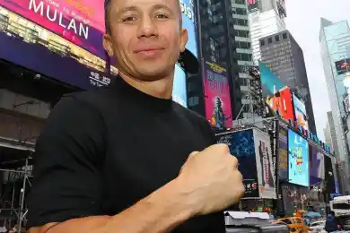 Головкин поздравил с Новым годом на трех языках