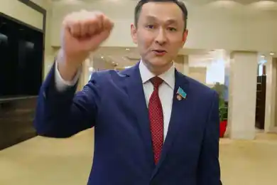 "Пусть вам будет 100 лет" - председатель "Народной партии Казахстана" Айкын Конуров поздравил Bestnews.kz