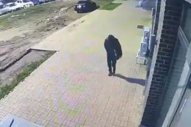 В Астане мужчина украл кассу с деньгами