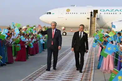 Касым-Жомарт Токаев прибыл в Туркменистан