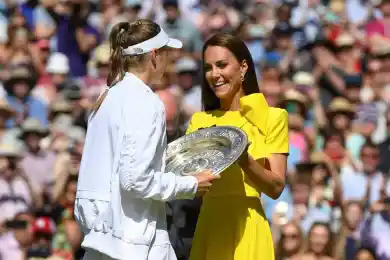 Кейт Миддлтон наградила Елену Рыбакину - фото