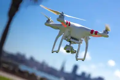 Дроны на службе: в Алматы полиция контролирует дороги сверху