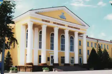 Авиарейсы из Семея и Урджара субсидируют, в областном центре построят больницы, ледовую арену