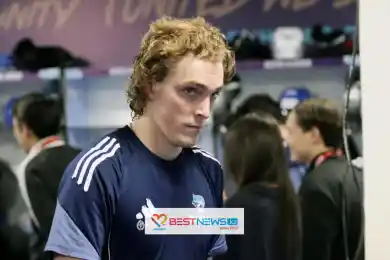 Serdalina.Vse Hockey зашла в раздевалку "Барыса"