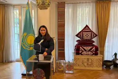 Дзюдоистка Абужакынова пришла голосовать с травмой