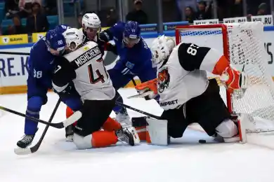 Зрители увидели драку и три шайбы Барыса во втором периоде