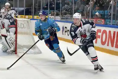 Барыс заменил вратаря и пропустил гол в большинстве