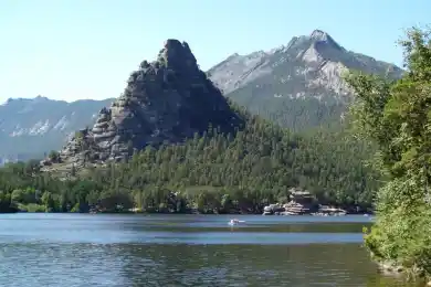 В Казахстане вывезут мусор с курортов и увеличат число спасателей