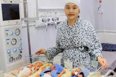 Две тройни появились на свет в Алматы