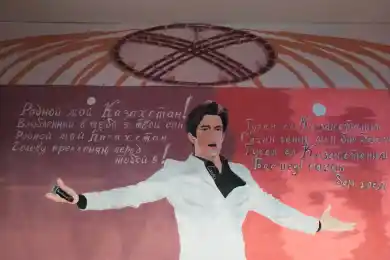 Заключенный за 5 дней нарисовал мурал певца Димаша в колонии