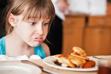 В некоторых школах Казахстана начнут проверять несъеденную детьми пищу 