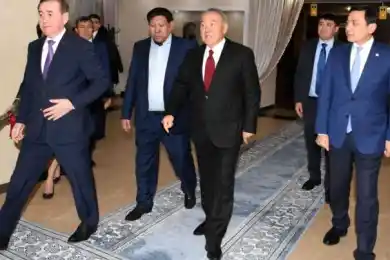 Елбасы посетил спектакль и рассказал об открытии нового театра