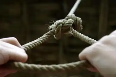 В Петропавловске нашли тело повешенной женщины и записку