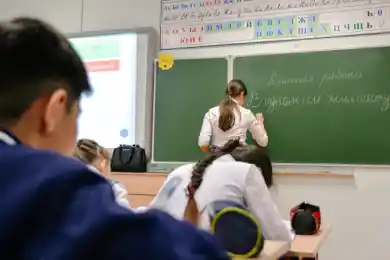 Мамин поручил завершить вакцинацию учителей Казахстана 