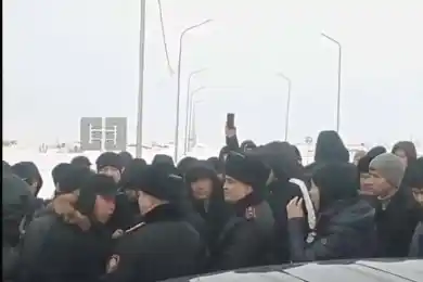 Водители устроили спор с полицией под Балхашом - видео