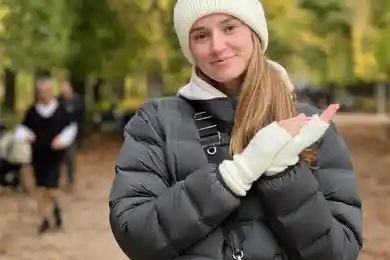 Теннисистка Рыбакина проводит отпуск в Европе - фото