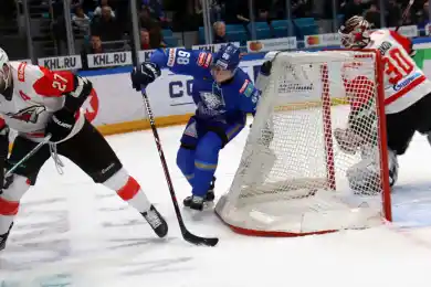 Второй период стал ледяным душем для Барыса в матче с Авангардом