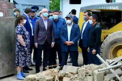 В Туркестанской области 32 подрядчика строят жилье после наводнения